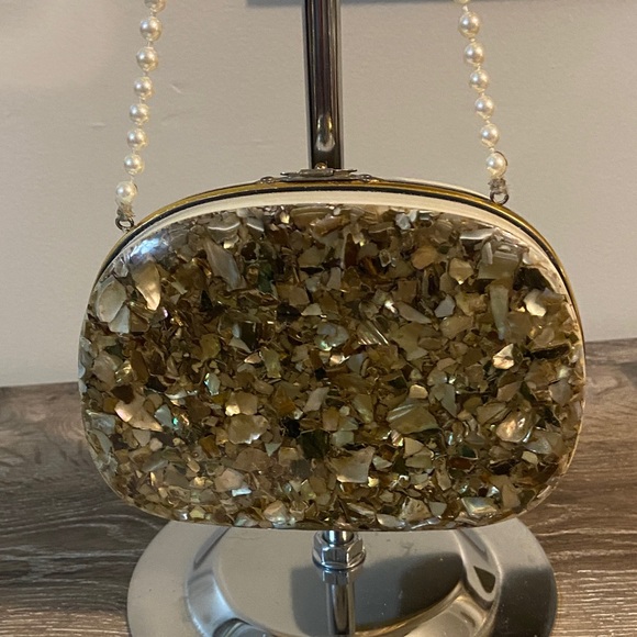 Rare Vintage Bakelite Shell Chip Confetti Minaudiere Gold Mini Bag Pearl Strap - Picture 6 of 12